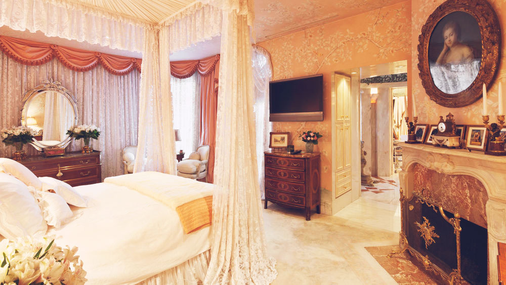 03-At Home With | Joan Rivers