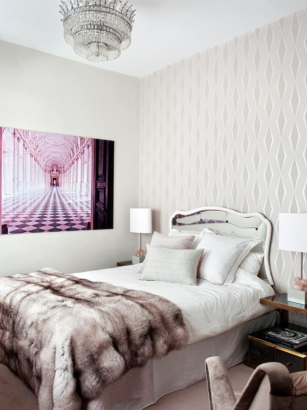 Living-Pink-Madrid-apt-vintage-femme-elegance-glam-bedroom-grays-crystal-pendant-fur-pink-Versailles-photograph