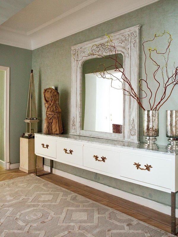 Living-Pink-Madrid-apt-vintage-femme-elegance-glam-entry-hall-white-console-mirror