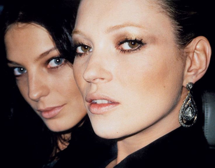 02This Is Glamorous | Makeup - Glittery Eyes