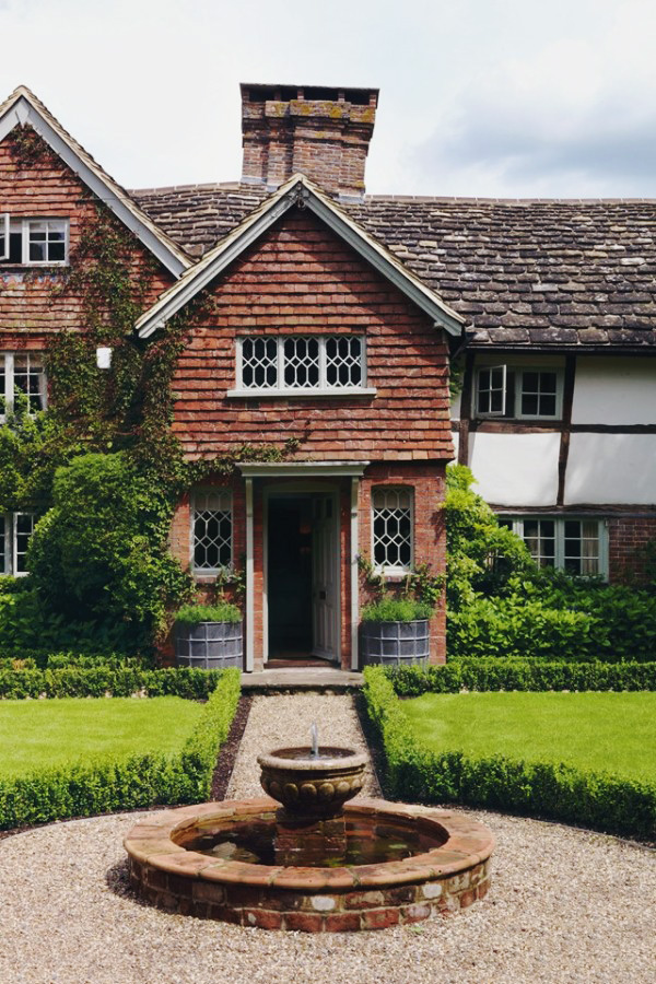 02-English Country House | West Sussex-This Is Glamorous