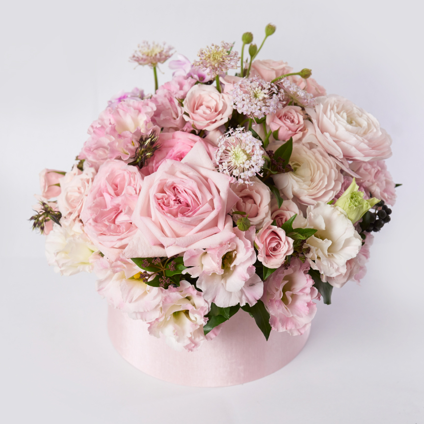 04-Trend | Flowers in Hatboxes-This Is Glamorous