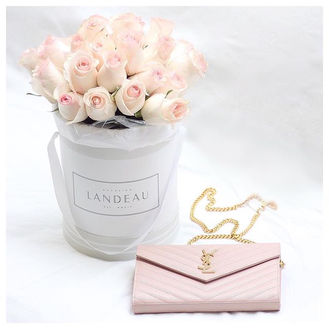 06-Trend | Flowers in Hatboxes-This Is Glamorous