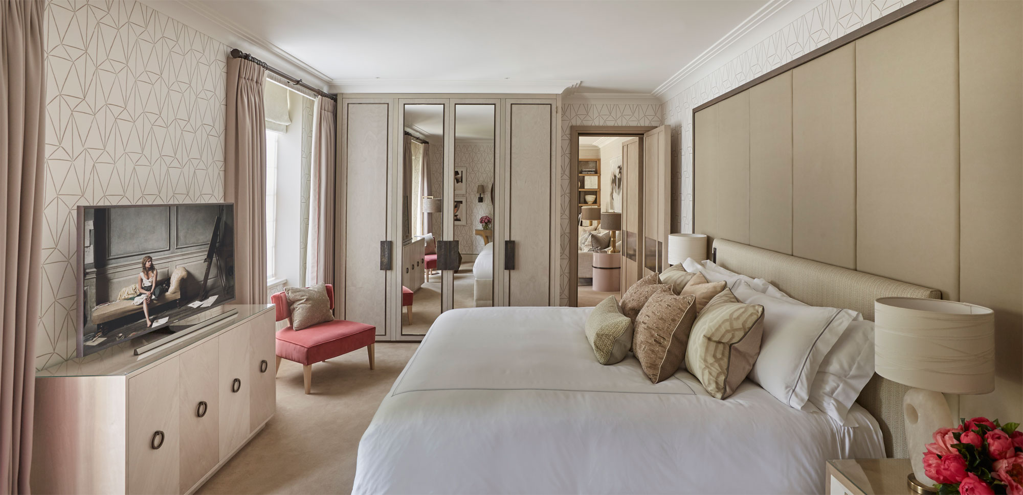 Décor Inspiration | A Suite at the Berkeley Hotel London by Helen Green Design