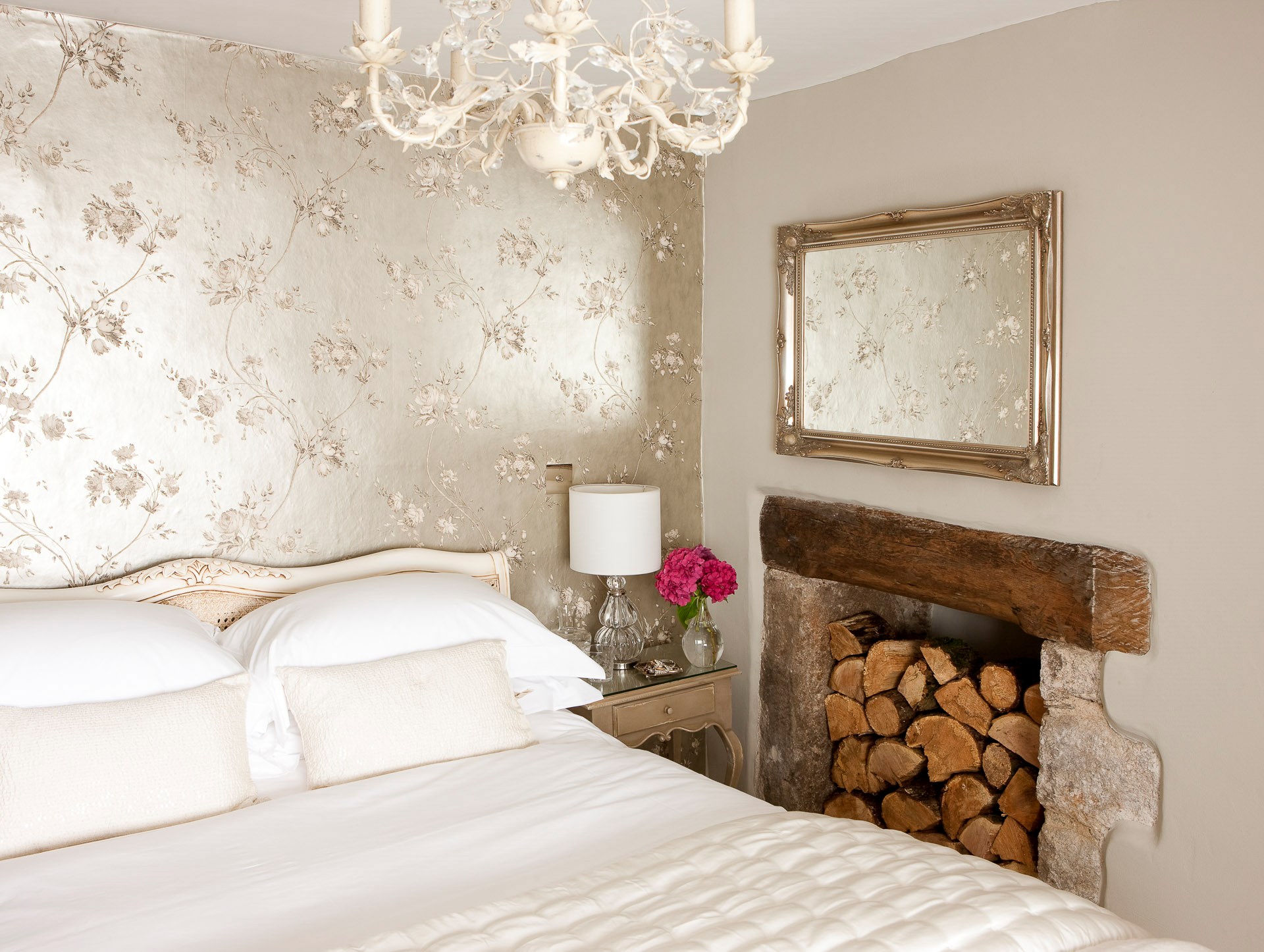 Décor Inspiration | The Quintessential English Cottage