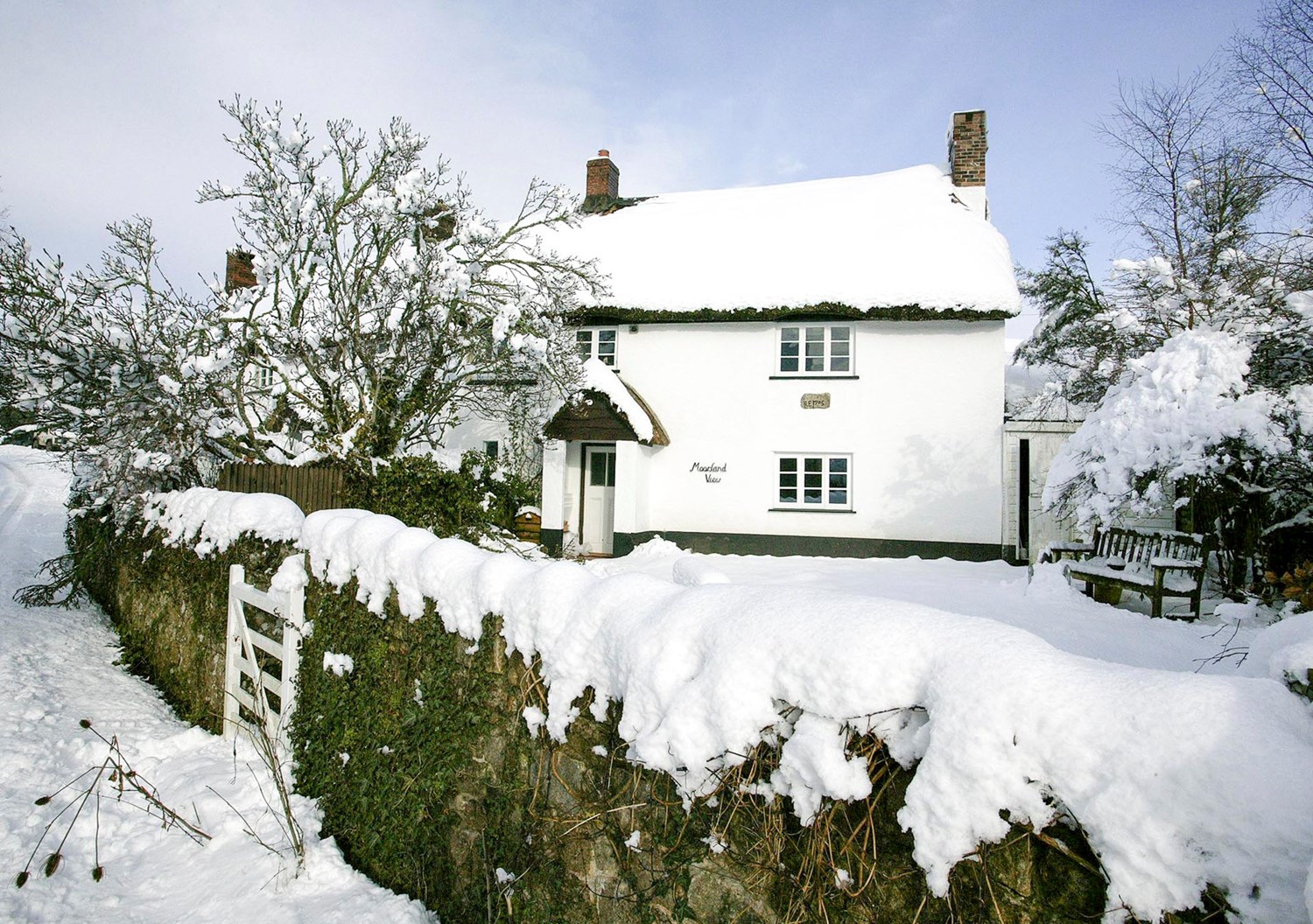 Décor Inspiration | The Quintessential English Cottage