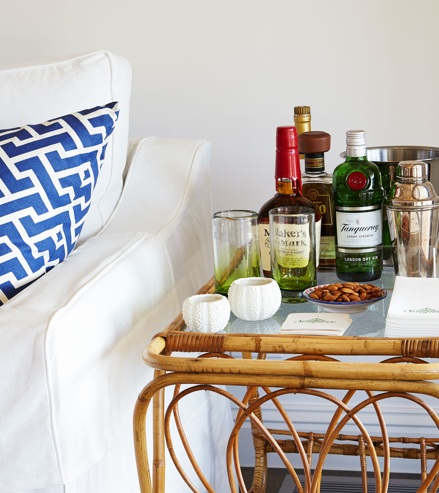 Holiday Inspiration | Christmas Cocktails & Glamorous Bar Carts