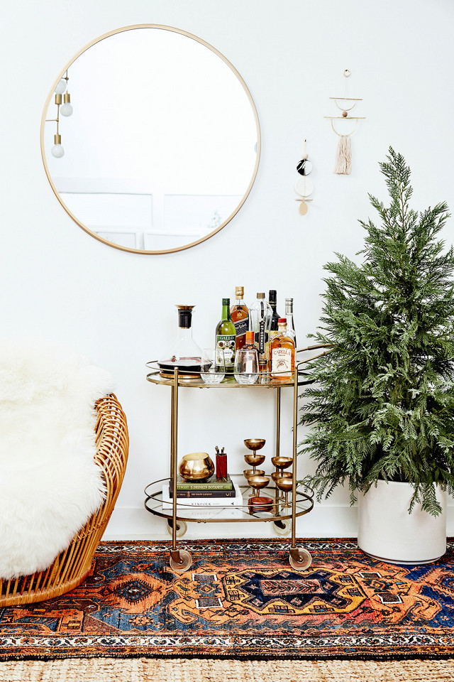 Holiday Inspiration | Christmas Cocktails & Glamorous Bar Carts
