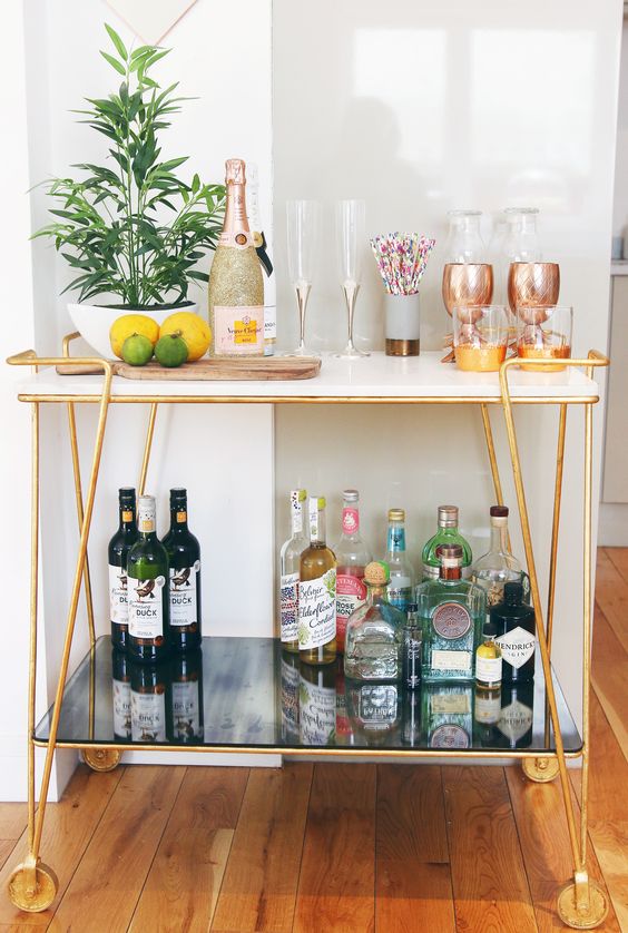 Holiday Inspiration | Christmas Cocktails & Glamorous Bar Carts