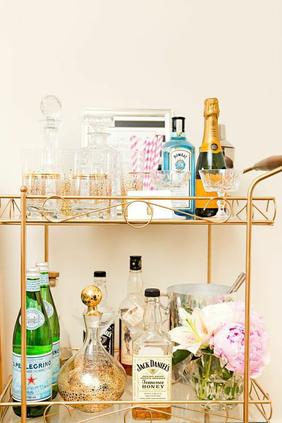 Holiday Inspiration | Christmas Cocktails & Glamorous Bar Carts