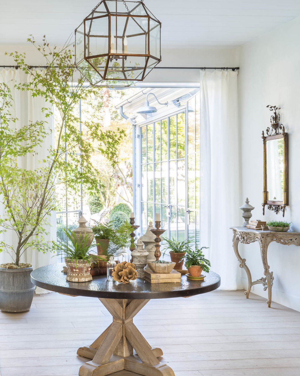 Décor Inspiration | A Californian Home Decorated in Elegant Neutrals