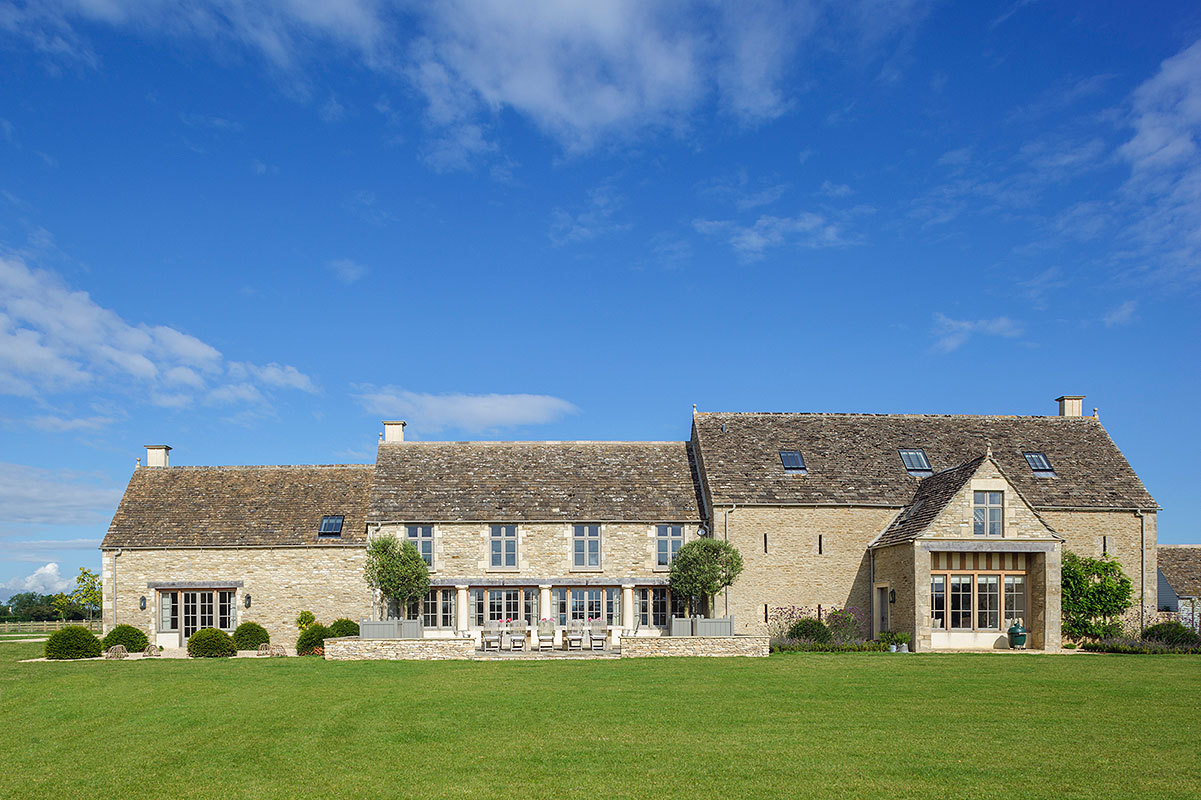 Décor Inspiration | A breath-taking barn conversion in The Cotswolds, England