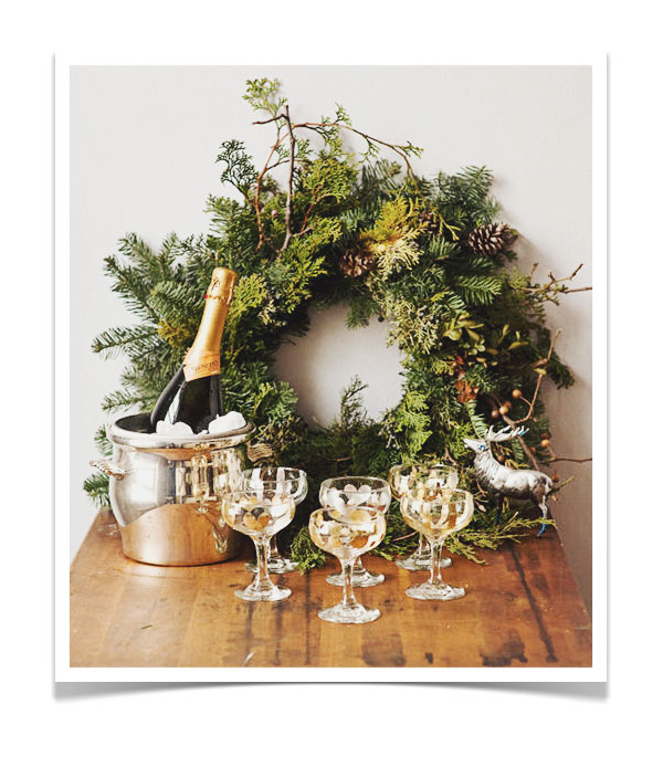 {DIY | last-minute holiday how-to : gold leaf champagne glasses}